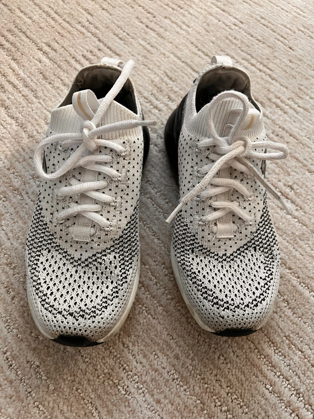 Skechers Shoe - size 6 - photo 2