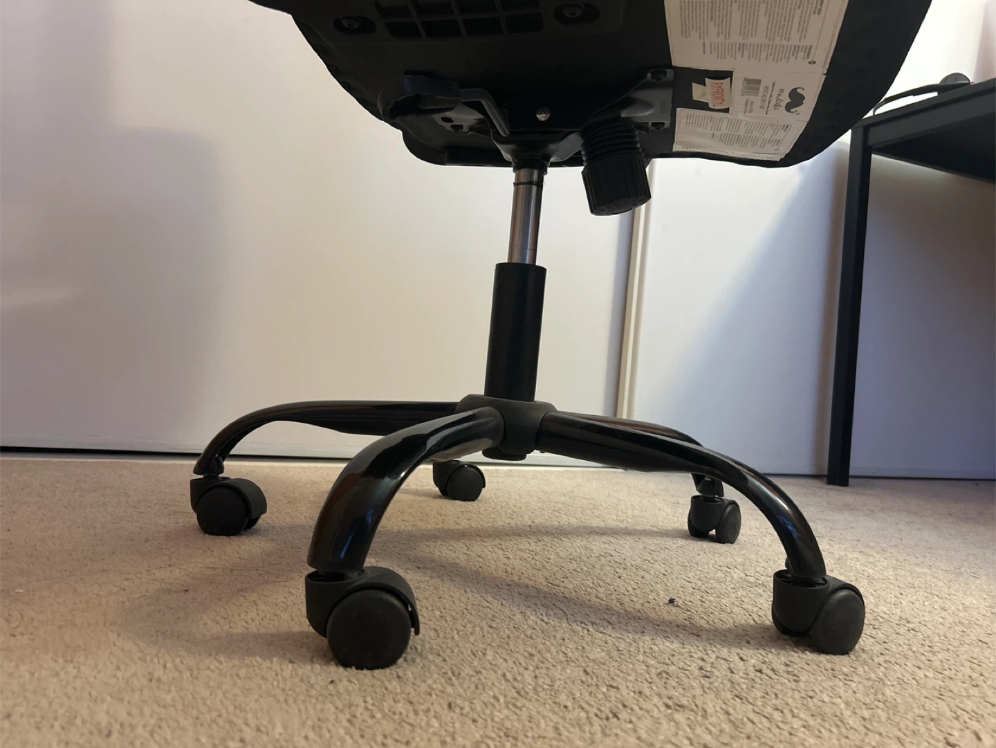 Black Mesh Office Chair - photo 2