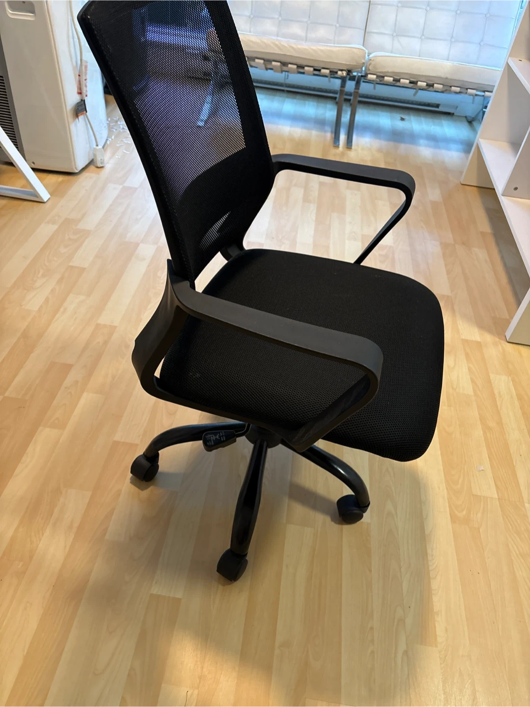 Black Mesh Office Chair - photo 2