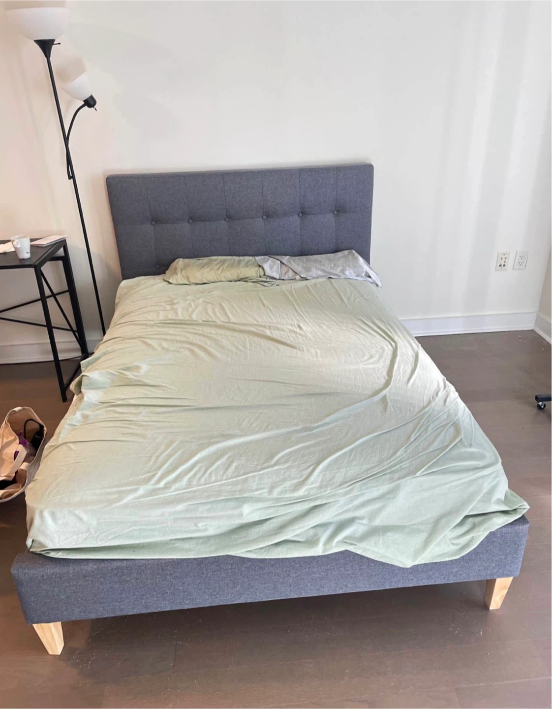 Free delivery full bed with mattres