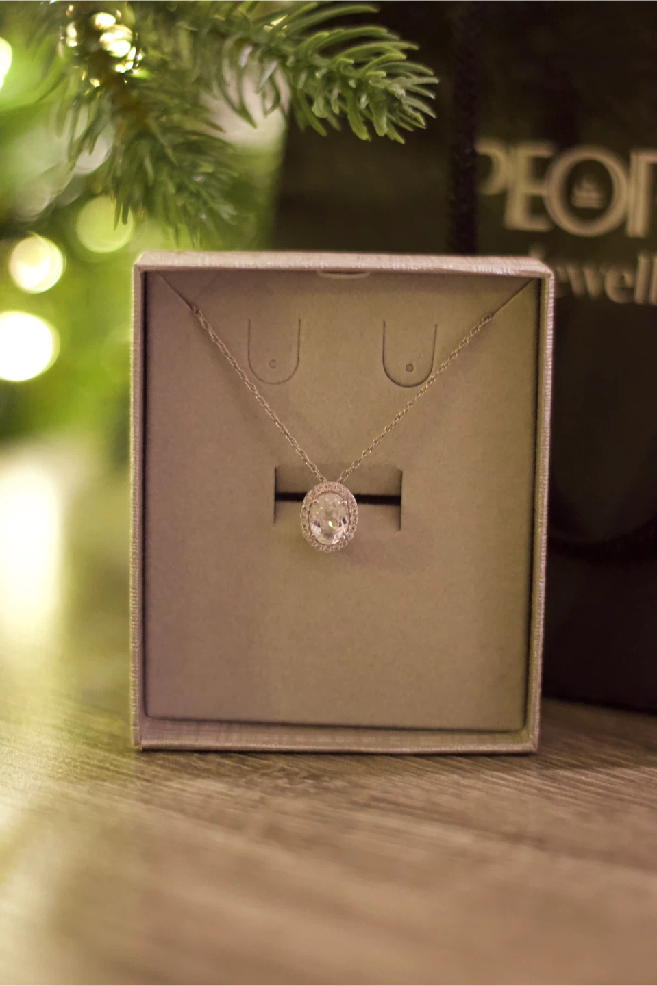 BRAND NEW Peoples Jewellers Necklace - White Sapphire & Silver