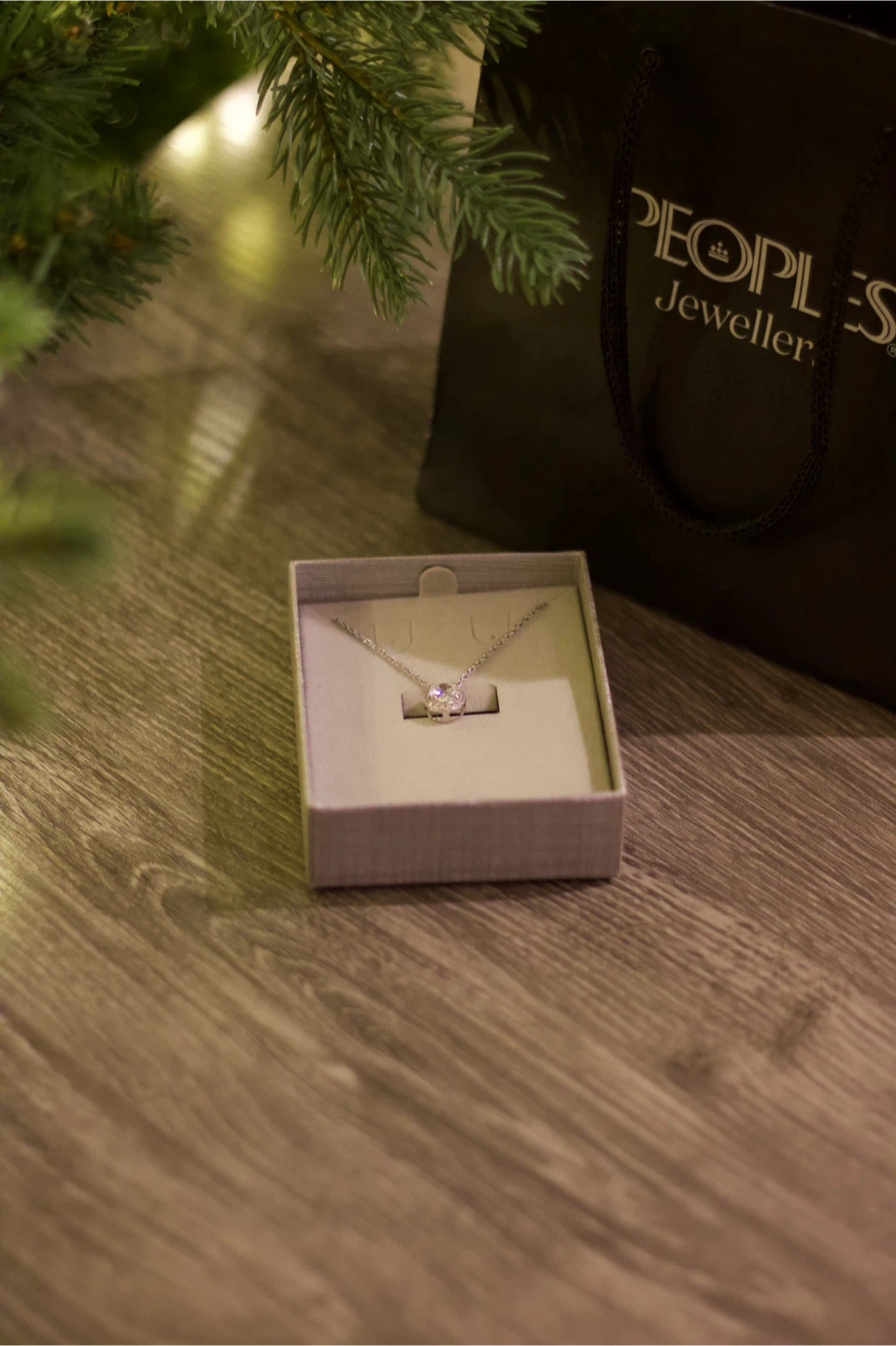 BRAND NEW Peoples Jewellers Necklace - White Sapphire & Silver - photo 2