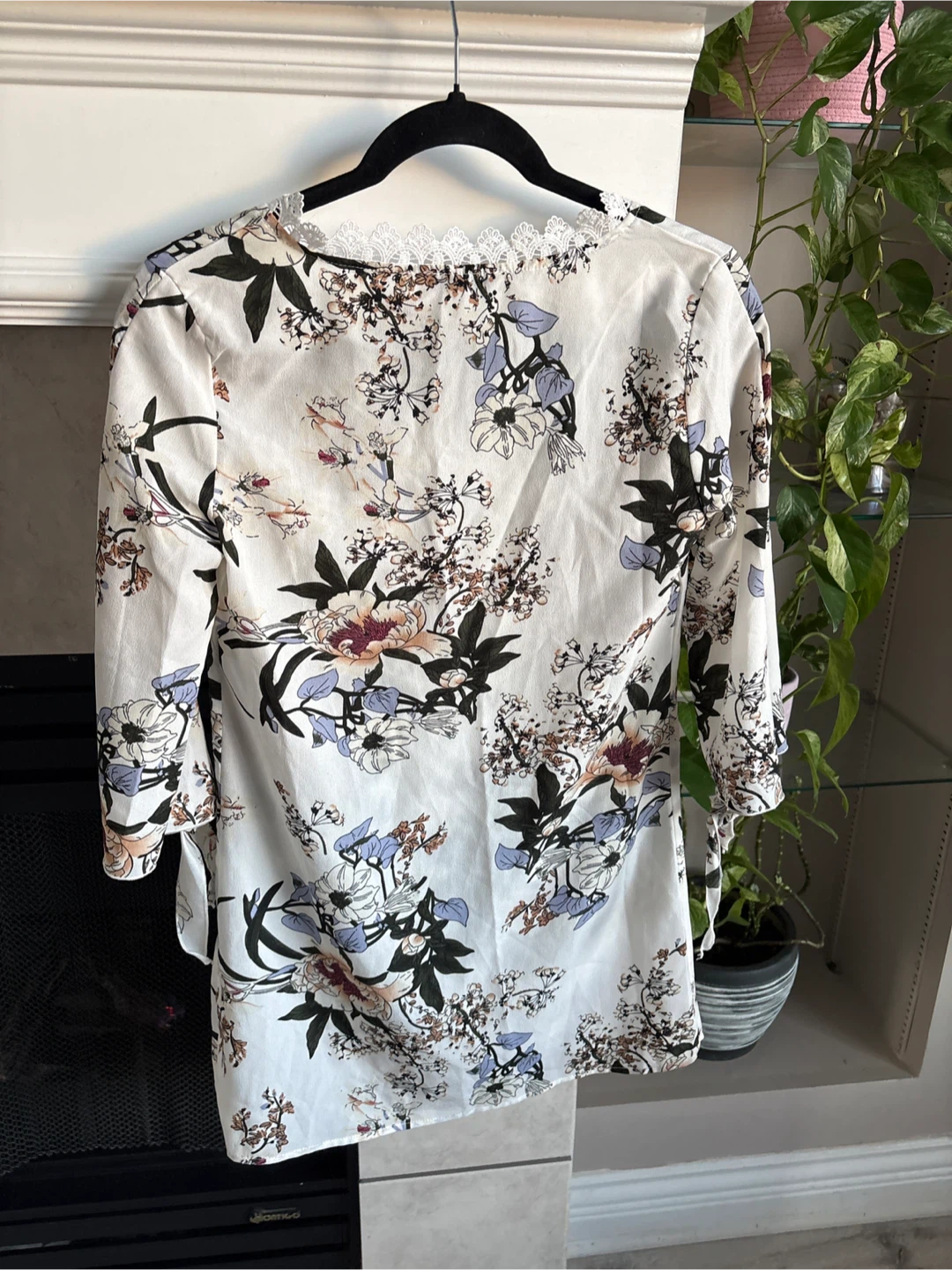 SHEIN Floral Lace Trim V-Neck Blouse - photo 4
