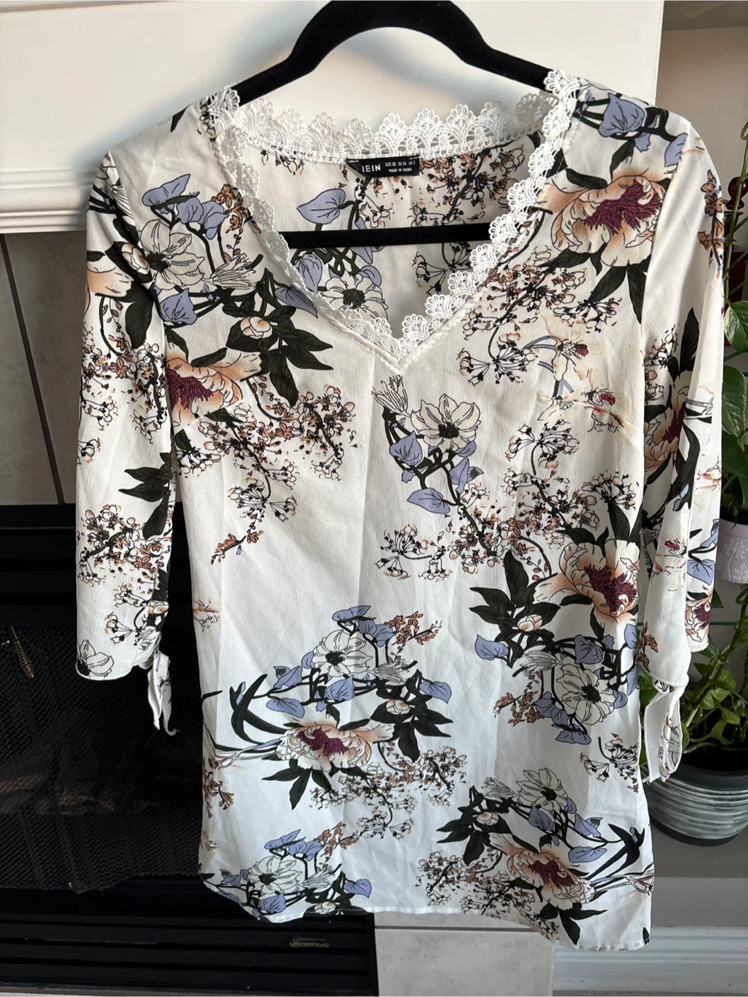 SHEIN Floral Lace Trim V-Neck Blouse - photo 3