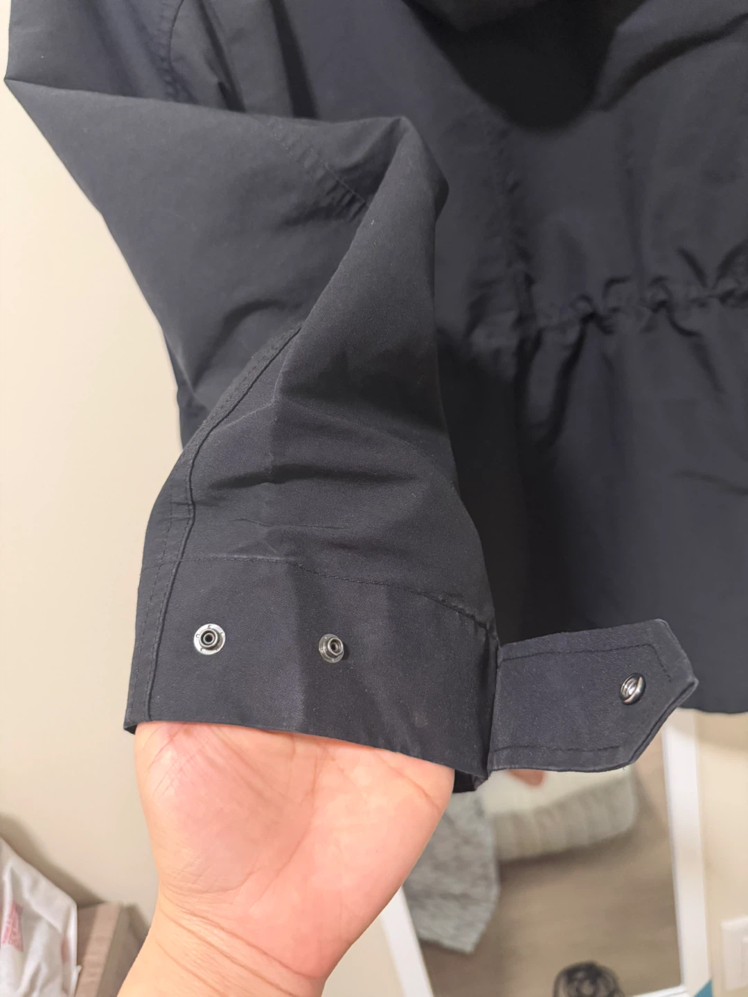 UNIQLO Women's Black Hooded rain Jacket - photo 4