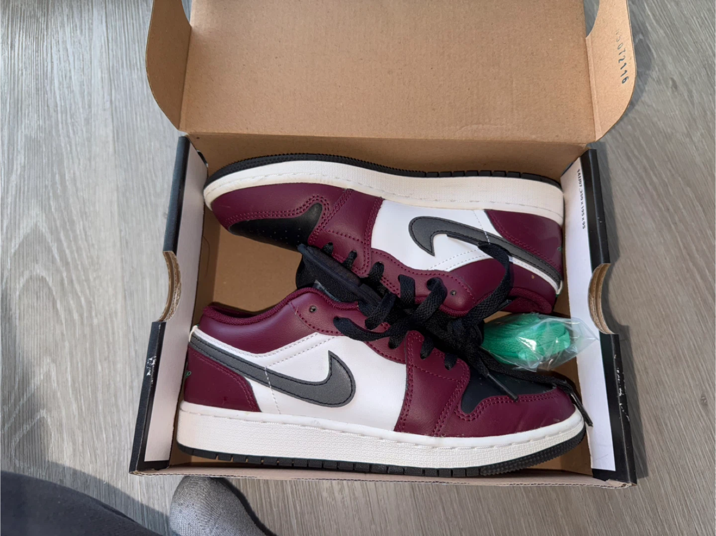 Air Jordan 1 Low Burgundy White Black Sneakers - photo 2