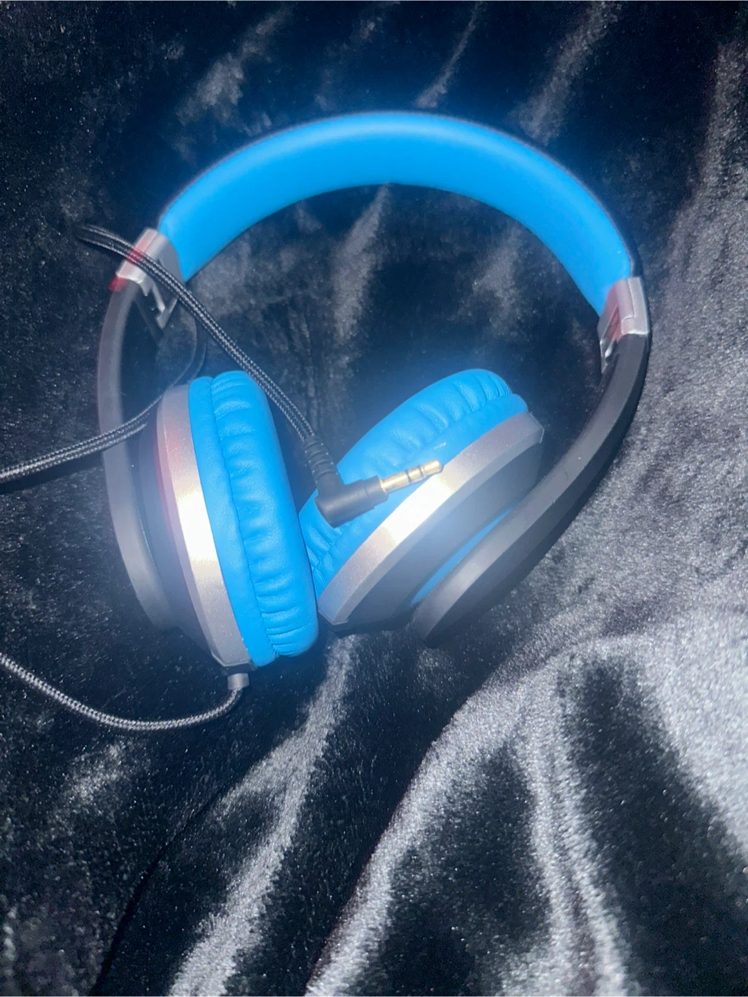 wired headphones