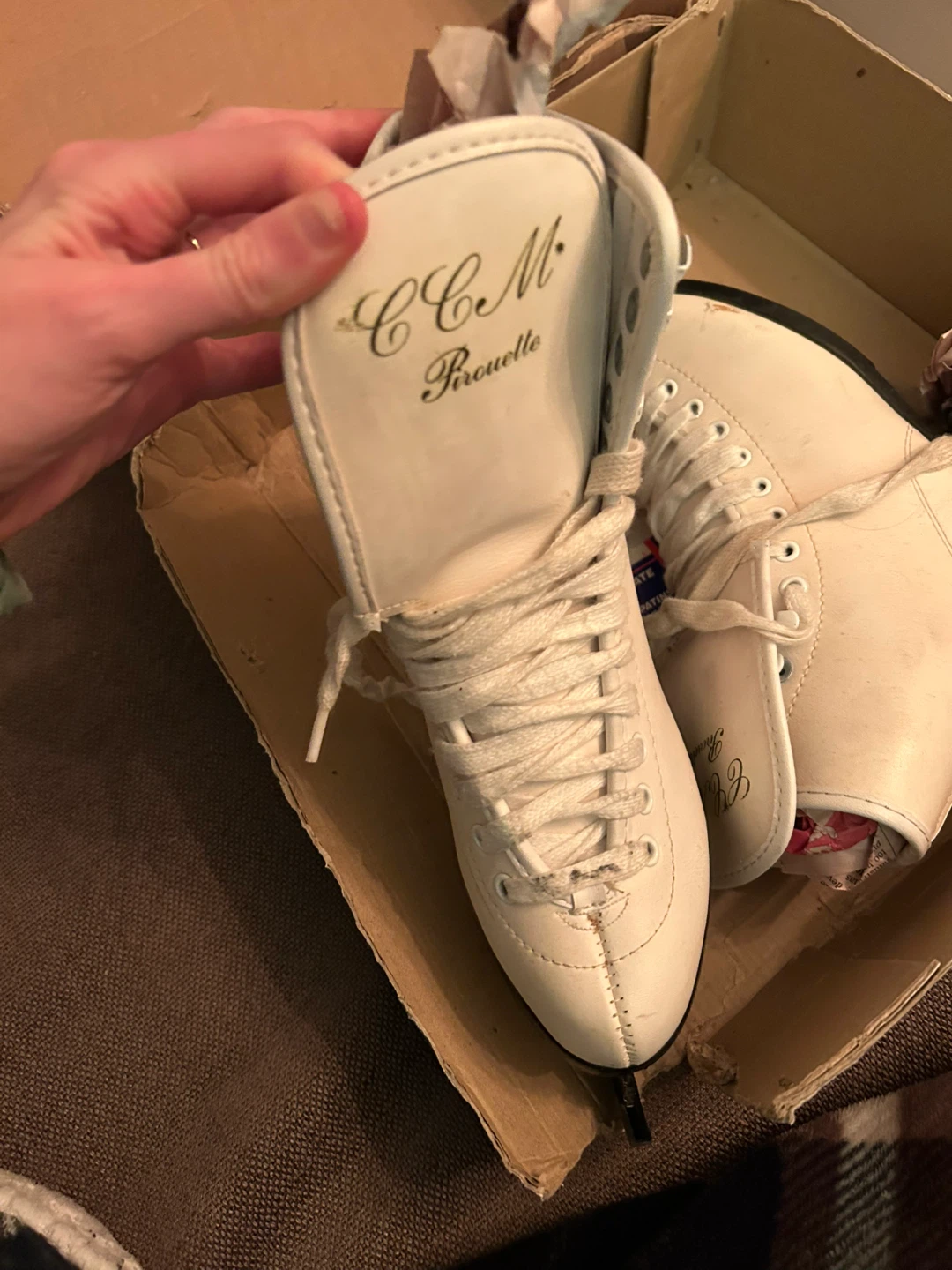 CCM Pirouette Figure Skates - Women's Size 8 - photo 3