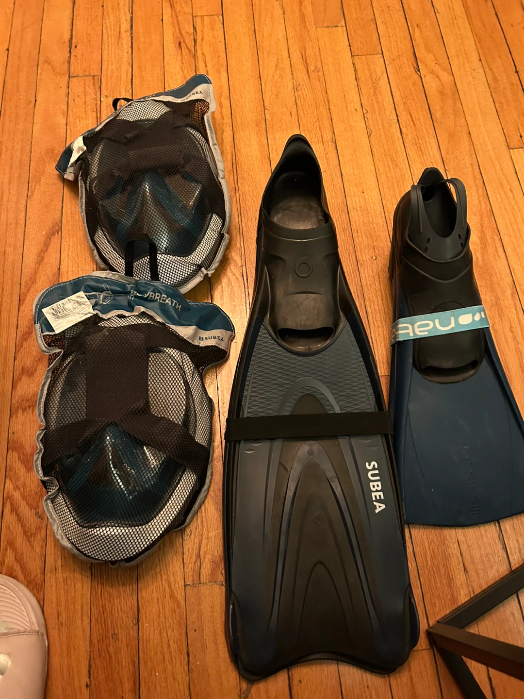 Two Full Face Snorkel Mask and Two Fins Set