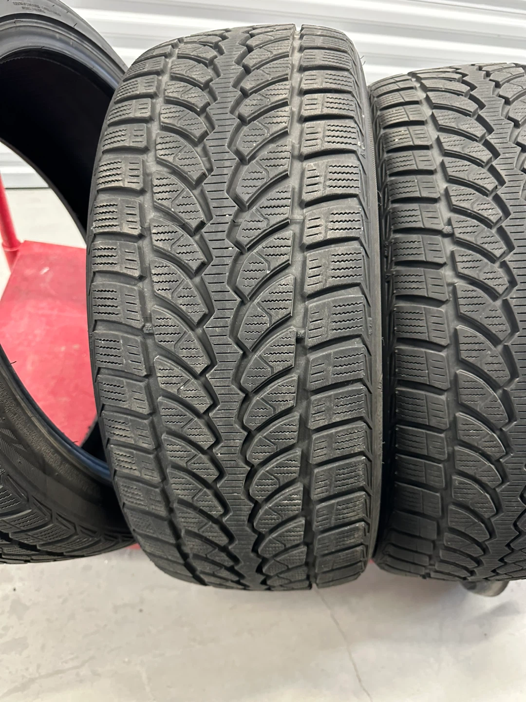 Bridgestone Blizzak LM-30 Winter Tires 225/40R19 93V - photo 2