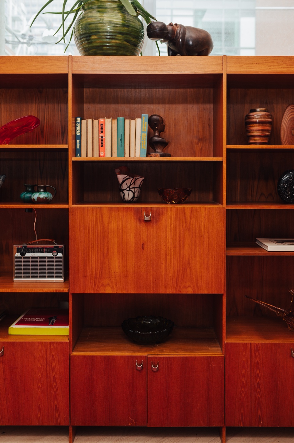 Midcentury Wall Unit with Tip-Down Bar 🤎 - photo 4