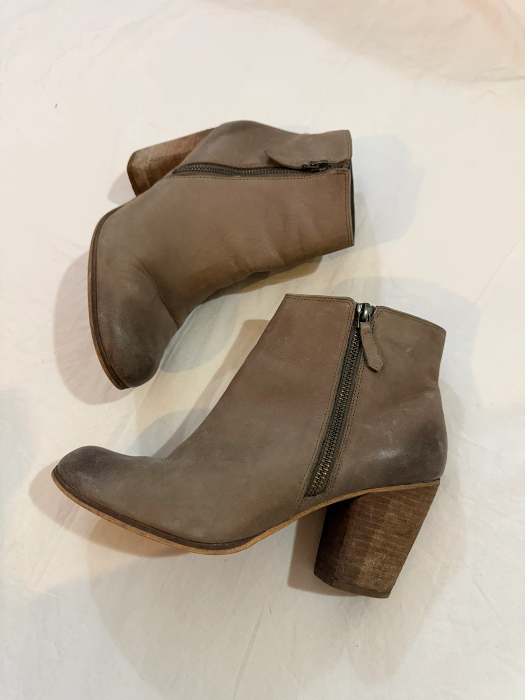 Women's Grey Leather Ankle Boots with Wooden Heel - photo 3