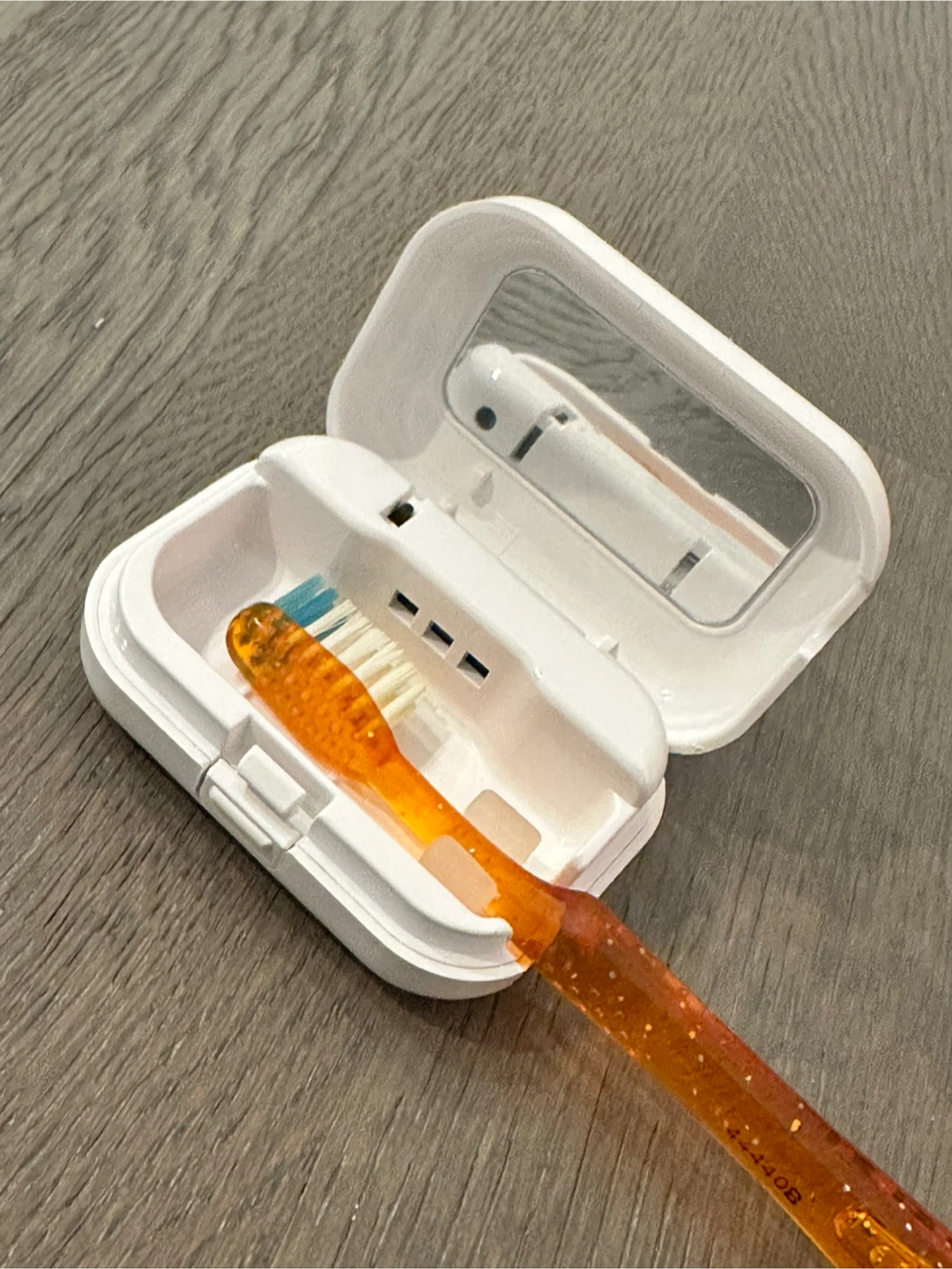 🇰🇷🧸 Toothbrush UV Sanitizer Case with Mirror