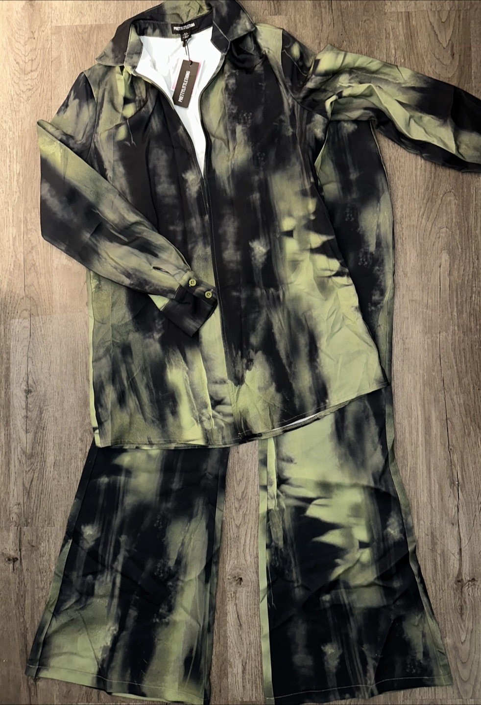 PrettyLittleThing Green Abstract Shirt & Trouser Set (Size 4) - photo 2