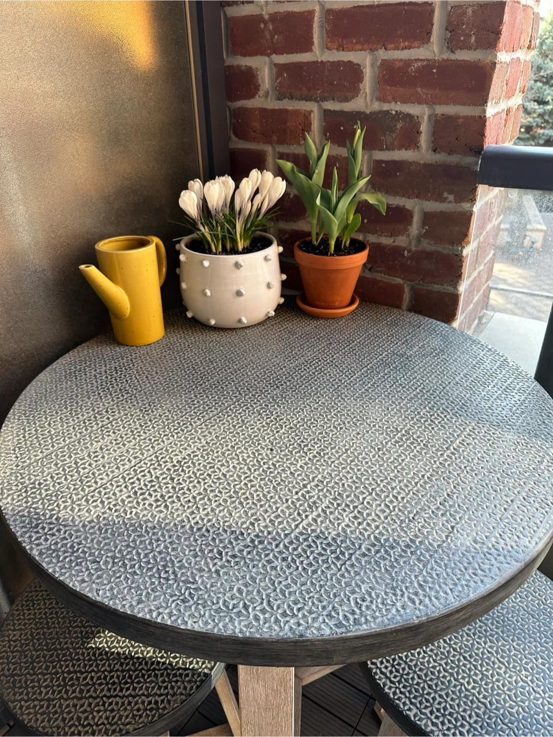 Round Patio Table with 3 Stools - photo 2
