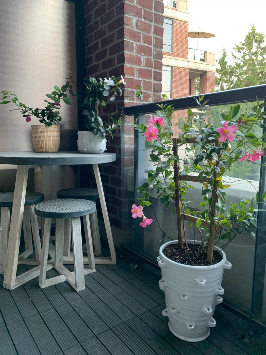 Round Patio Table with 3 Stools - photo 3