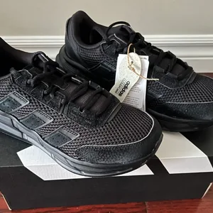 Brand new(Women’s) Adidas Astrastar Black, Size 6.5