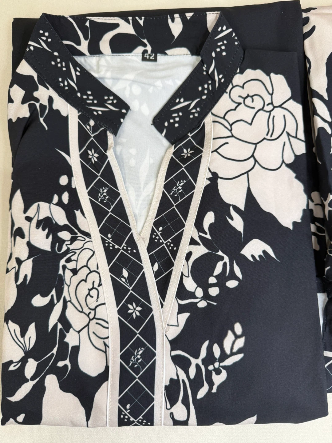 Black and White Floral Print Kurti and Pants Set - Size 42 - photo 2