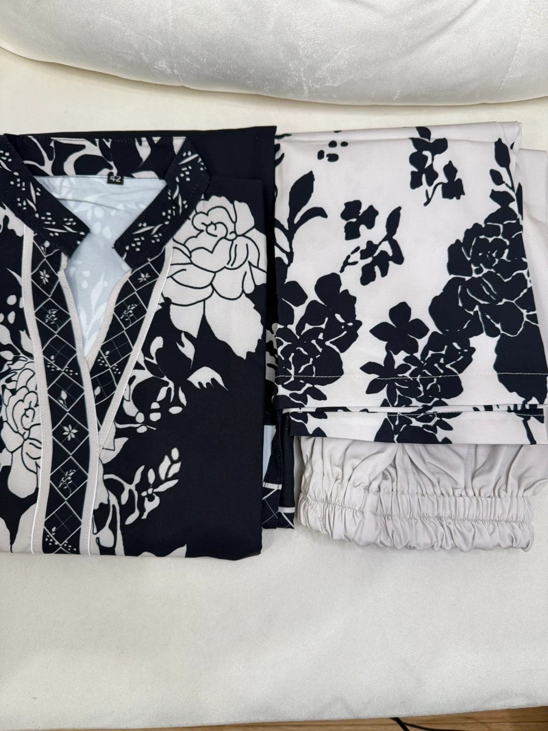 Black and White Floral Print Kurti and Pants Set - Size 42 - photo 4