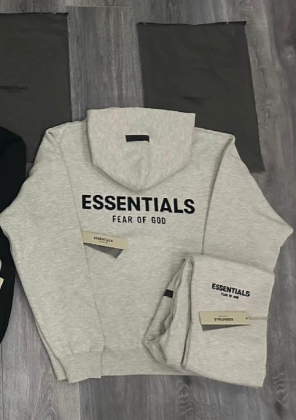 Essential tracksuit