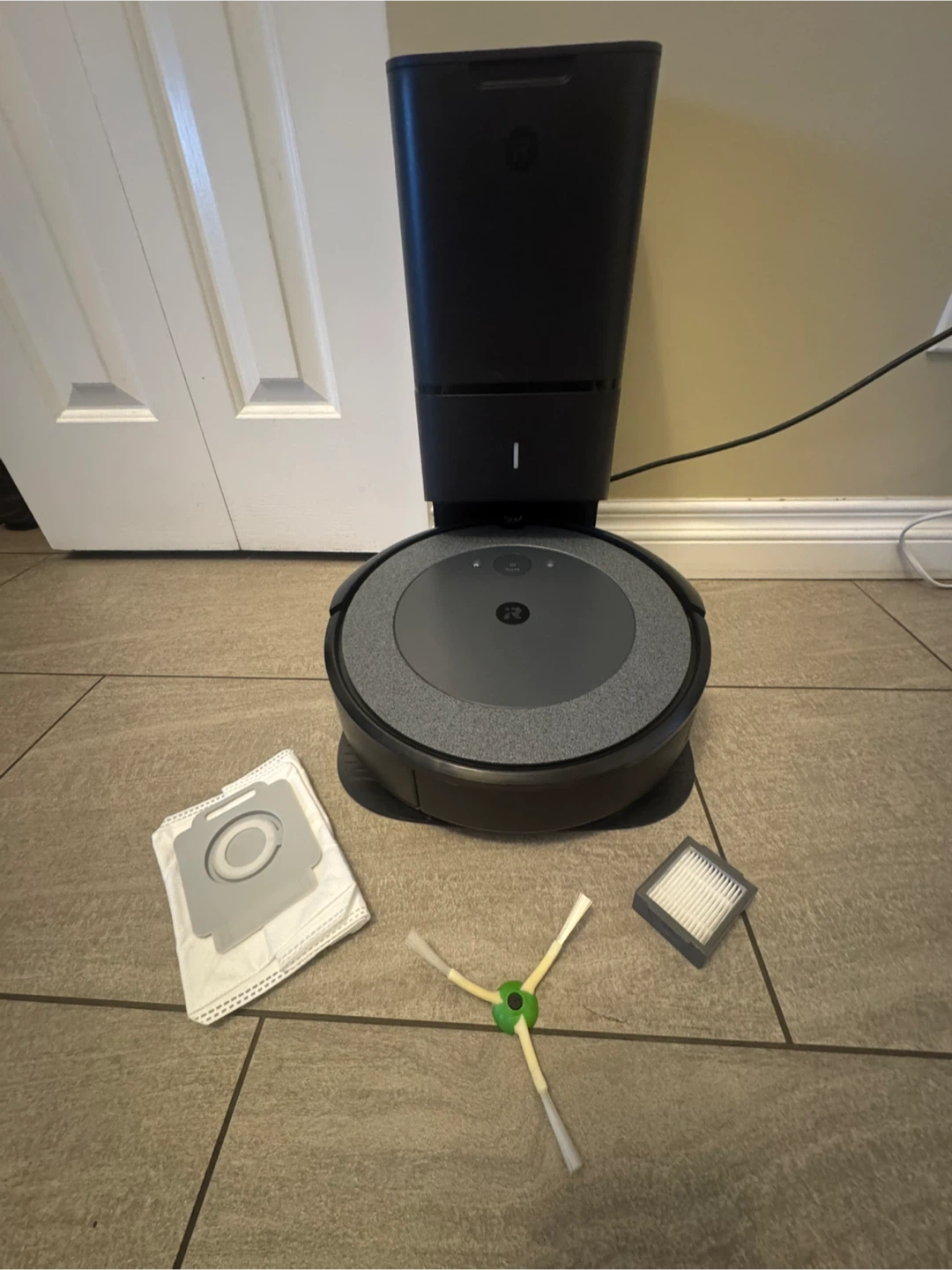 iRobot Roomba i3 plus - self emptying fully serviced!