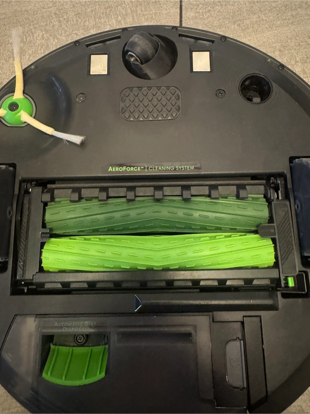 iRobot Roomba i3 plus - self emptying fully serviced! - photo 5