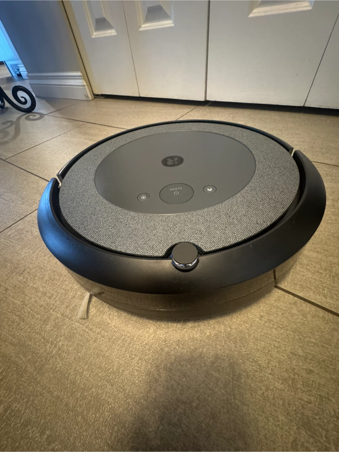 iRobot Roomba i3 plus - self emptying fully serviced! - photo 3