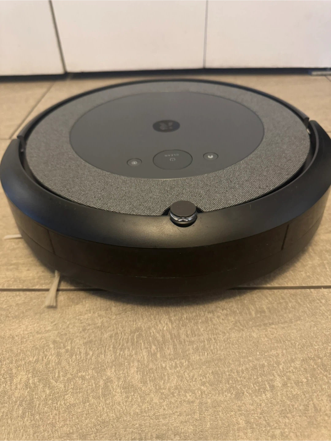 iRobot Roomba i3 plus - self emptying fully serviced! - photo 2