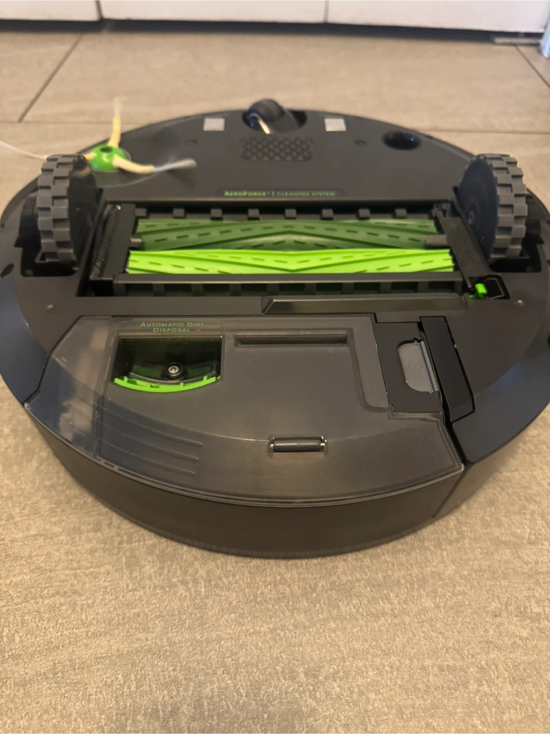 iRobot Roomba i3 plus - self emptying fully serviced! - photo 4