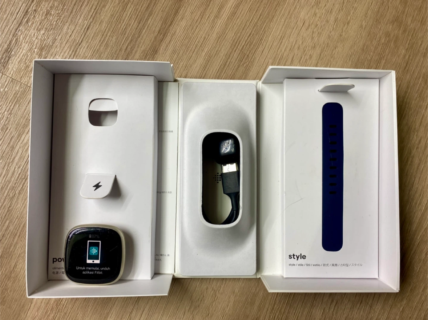 Fitbit Versa 3 Smartwatch + GPS - photo 4