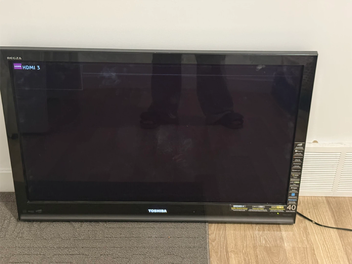 Toshiba Regza 40" LED TV - photo 3