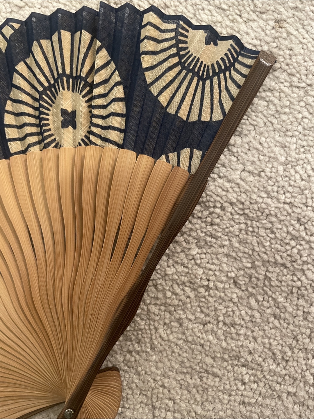 Handheld Folding Fan - Wooden Handle, Decorative Pattern - photo 3