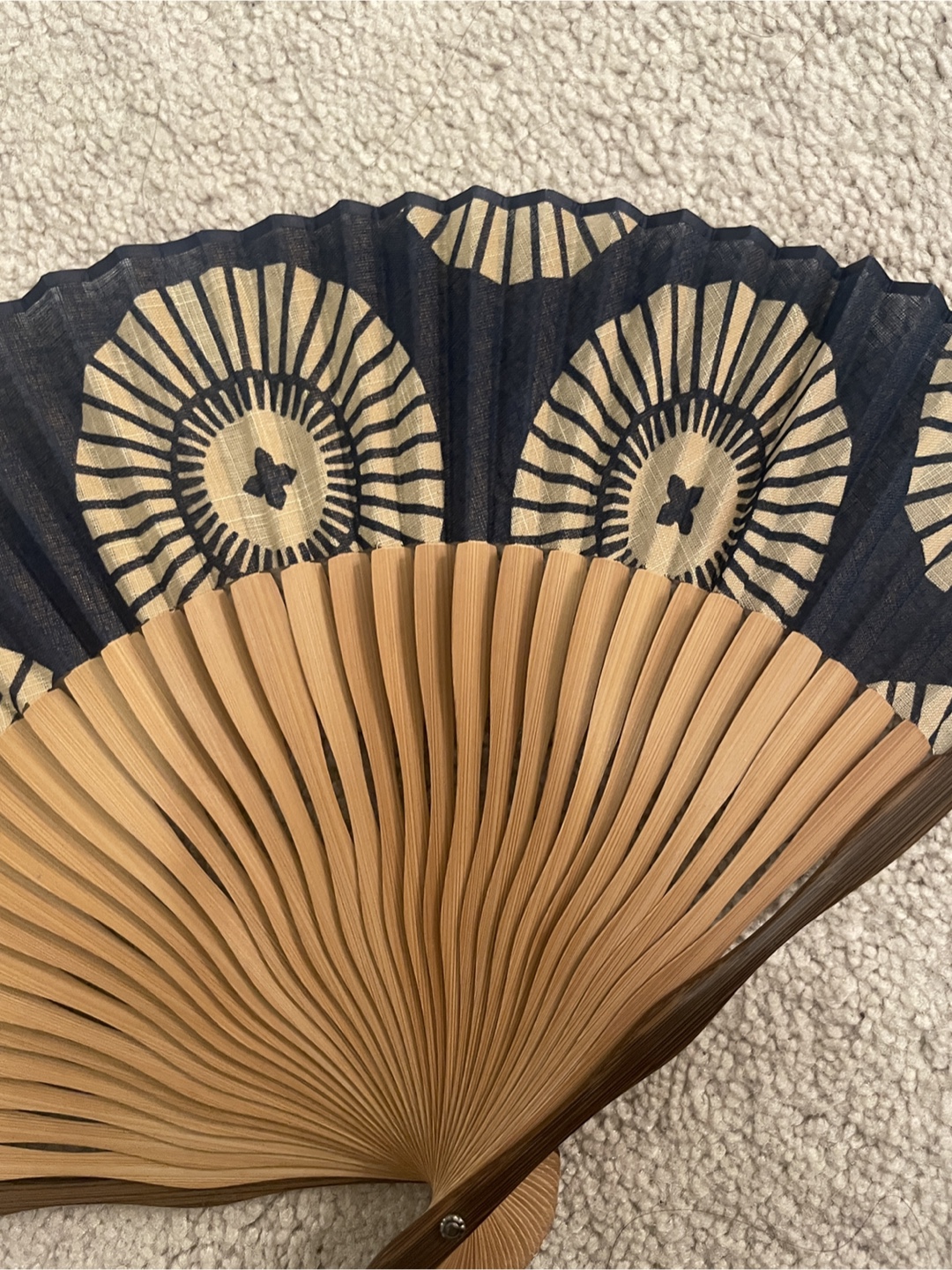 Handheld Folding Fan - Wooden Handle, Decorative Pattern - photo 2
