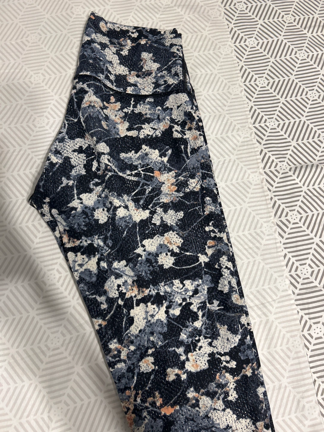 Lululemon Leggings Size 6 - photo 2