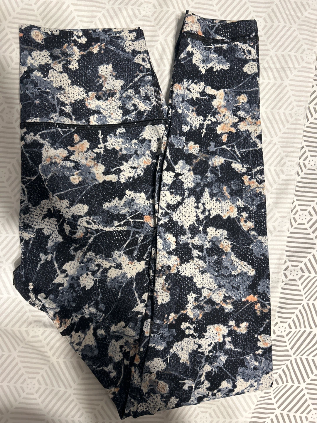 Lululemon Leggings Size 6 - photo 3
