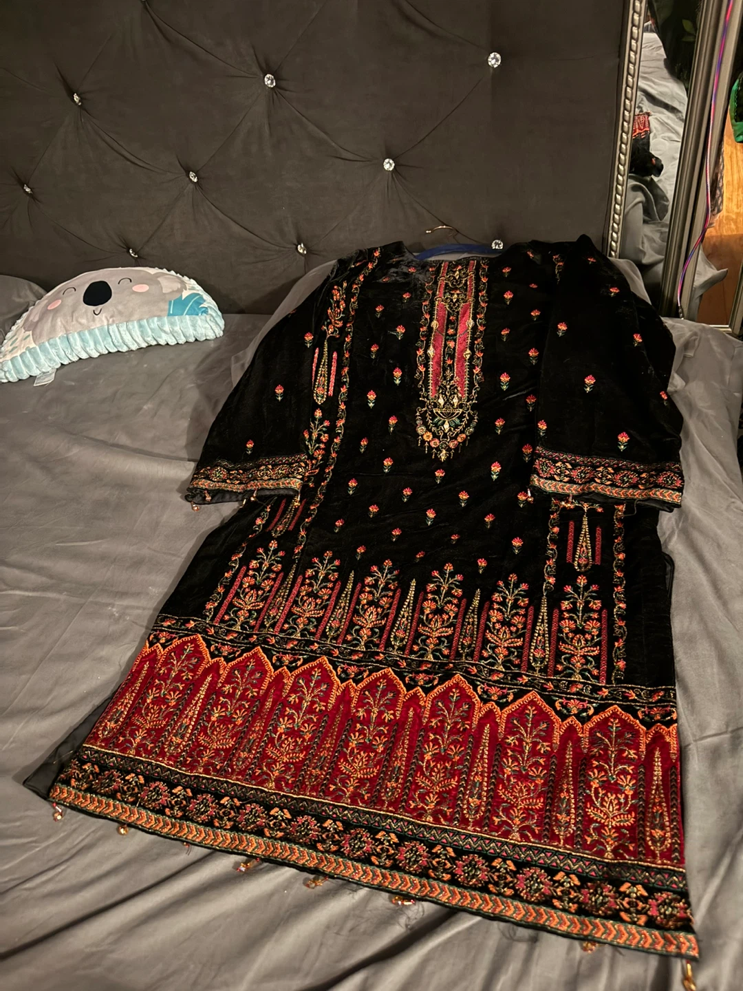 Black velvet embroidered kurta