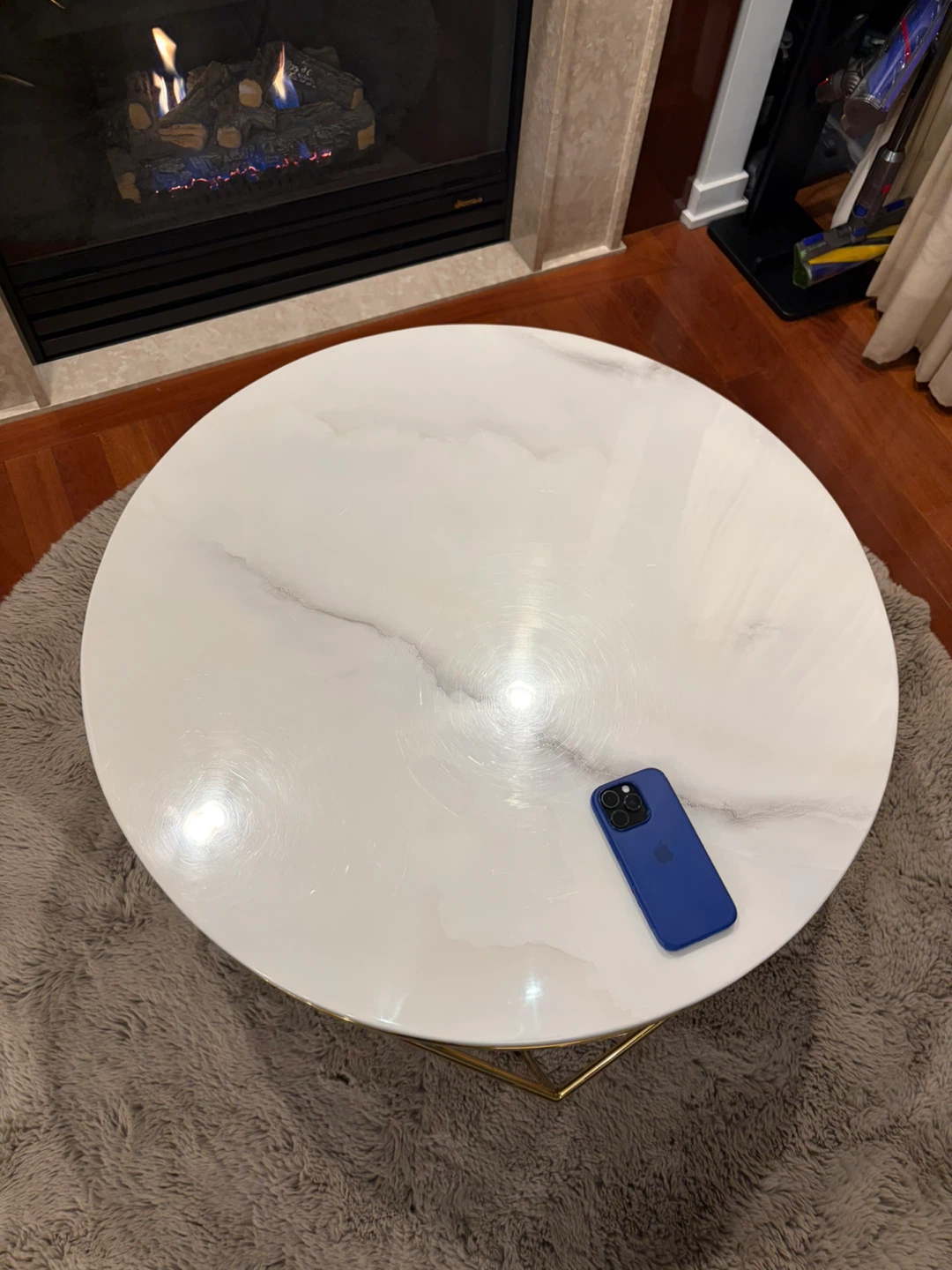 White Marble Round Coffee Table (32” diameter) with Gold Base - photo 2