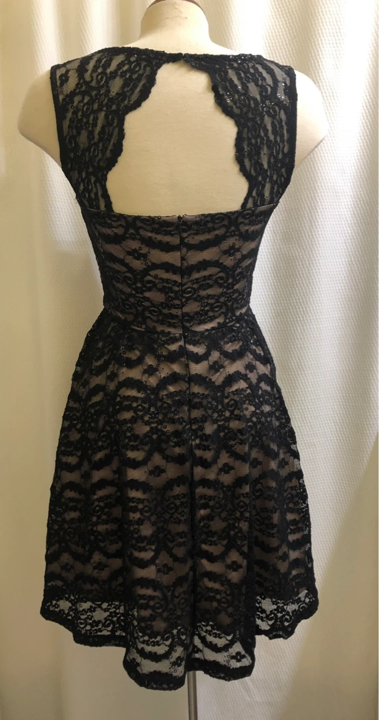 Elegant Black Lace Fit & Flare Formal Dress - photo 2