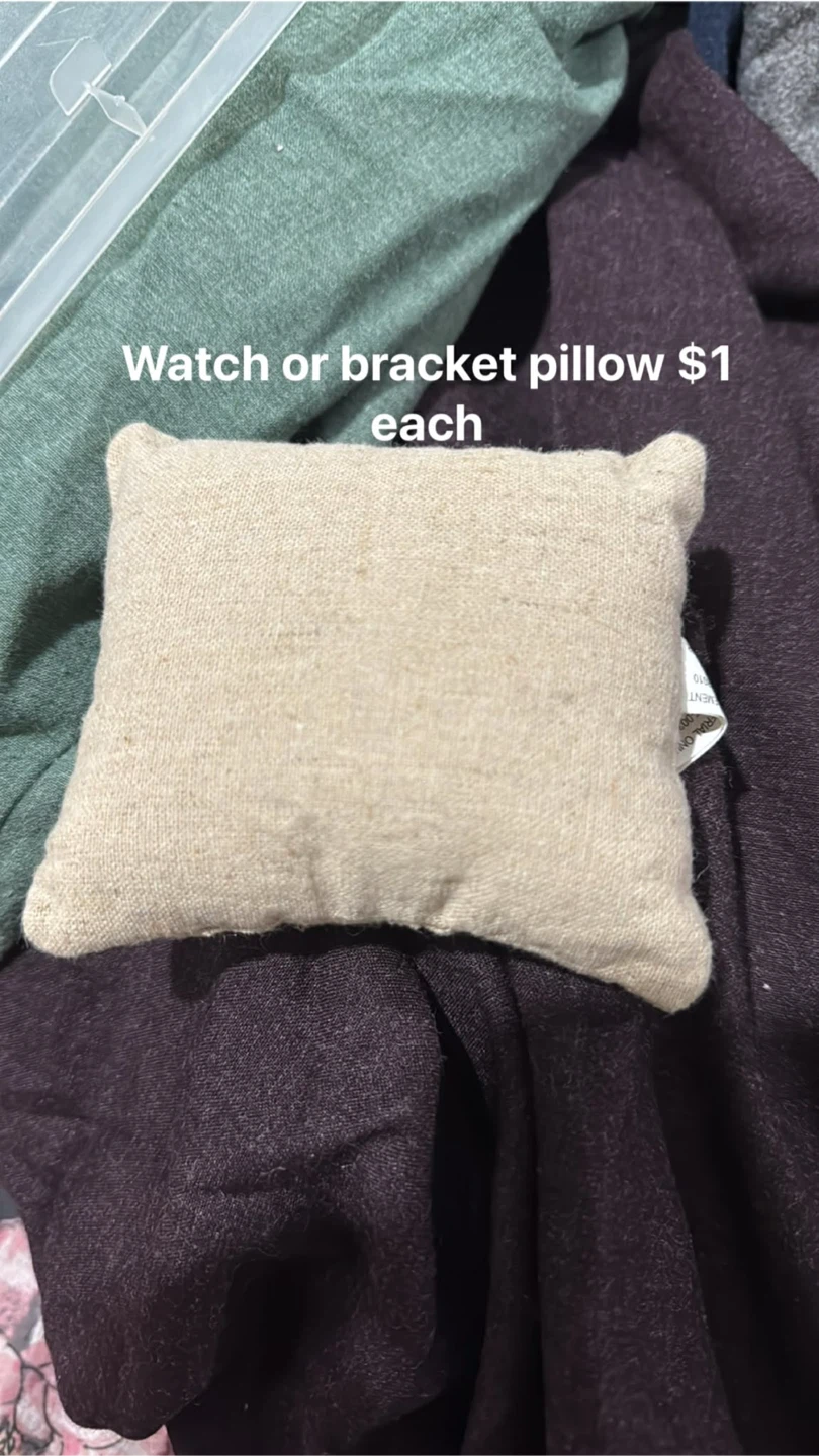 Jewellery Watch or bracket pillow - photo 3