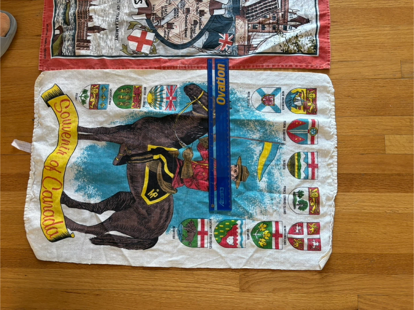 Souvenir of Canada Tea Towel Set - photo 2