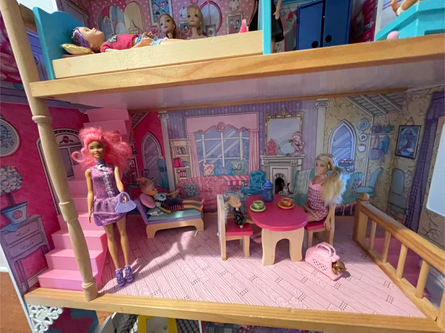 Dollhouse with Furniture and Dolls - photo 3
