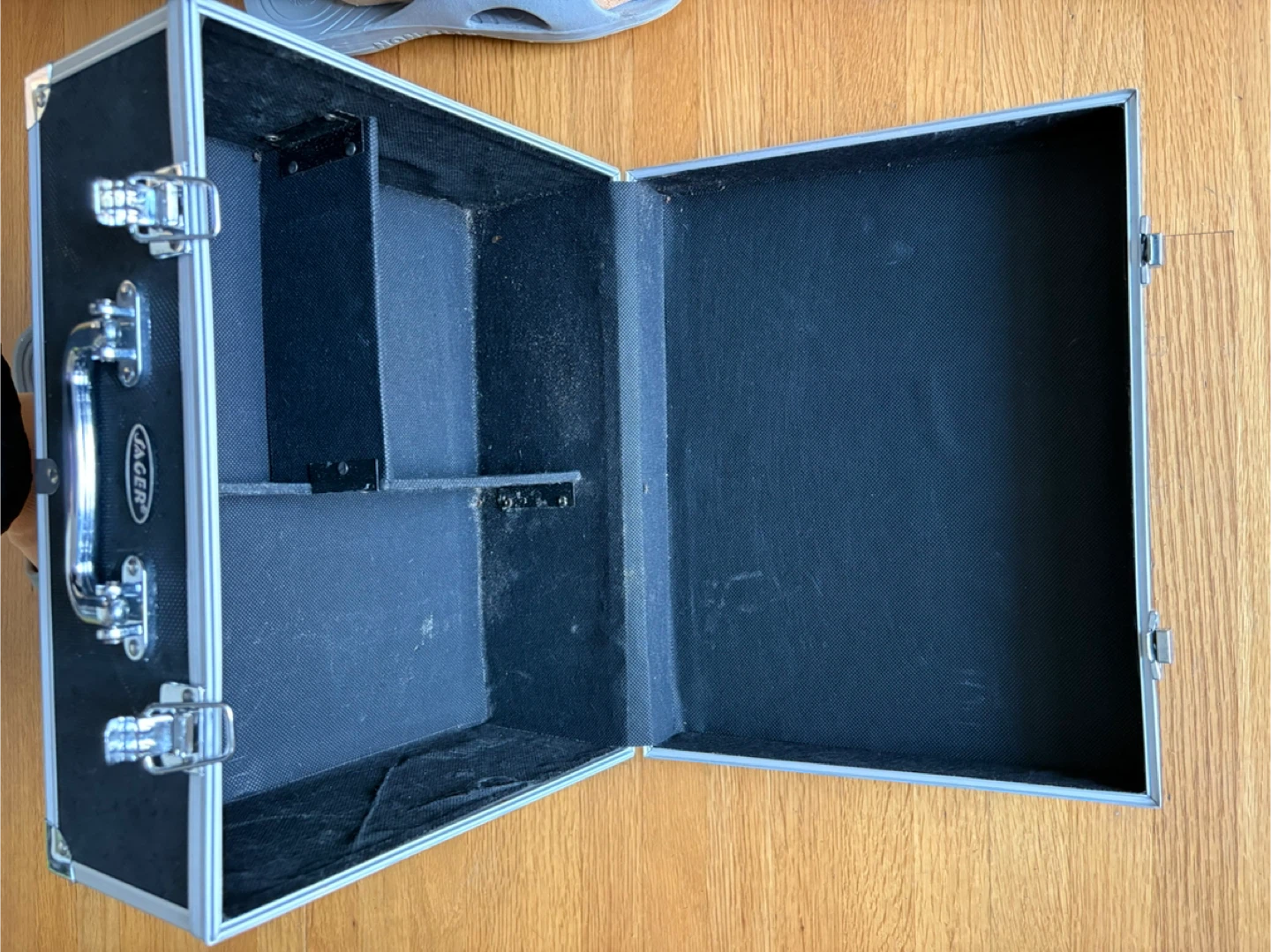 Jager black storage case with silver trim - photo 3