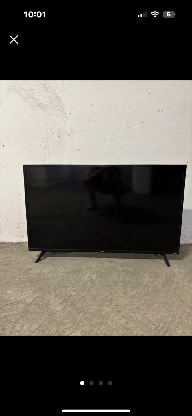 TCL Roku TV 40”