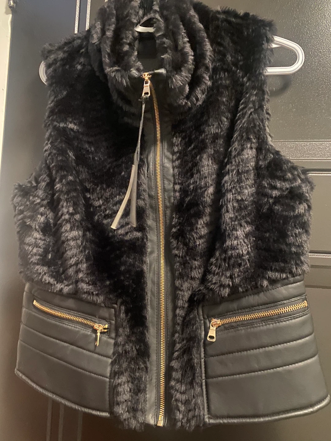 New / Unused Ci Sono Black Faux Fur & Faux Leather Vest - photo 3