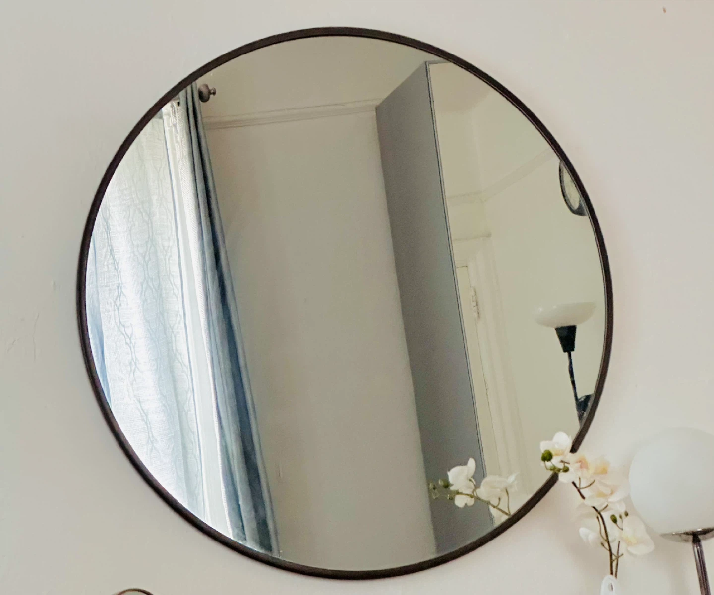 Round Metal Frame Wall Mirror