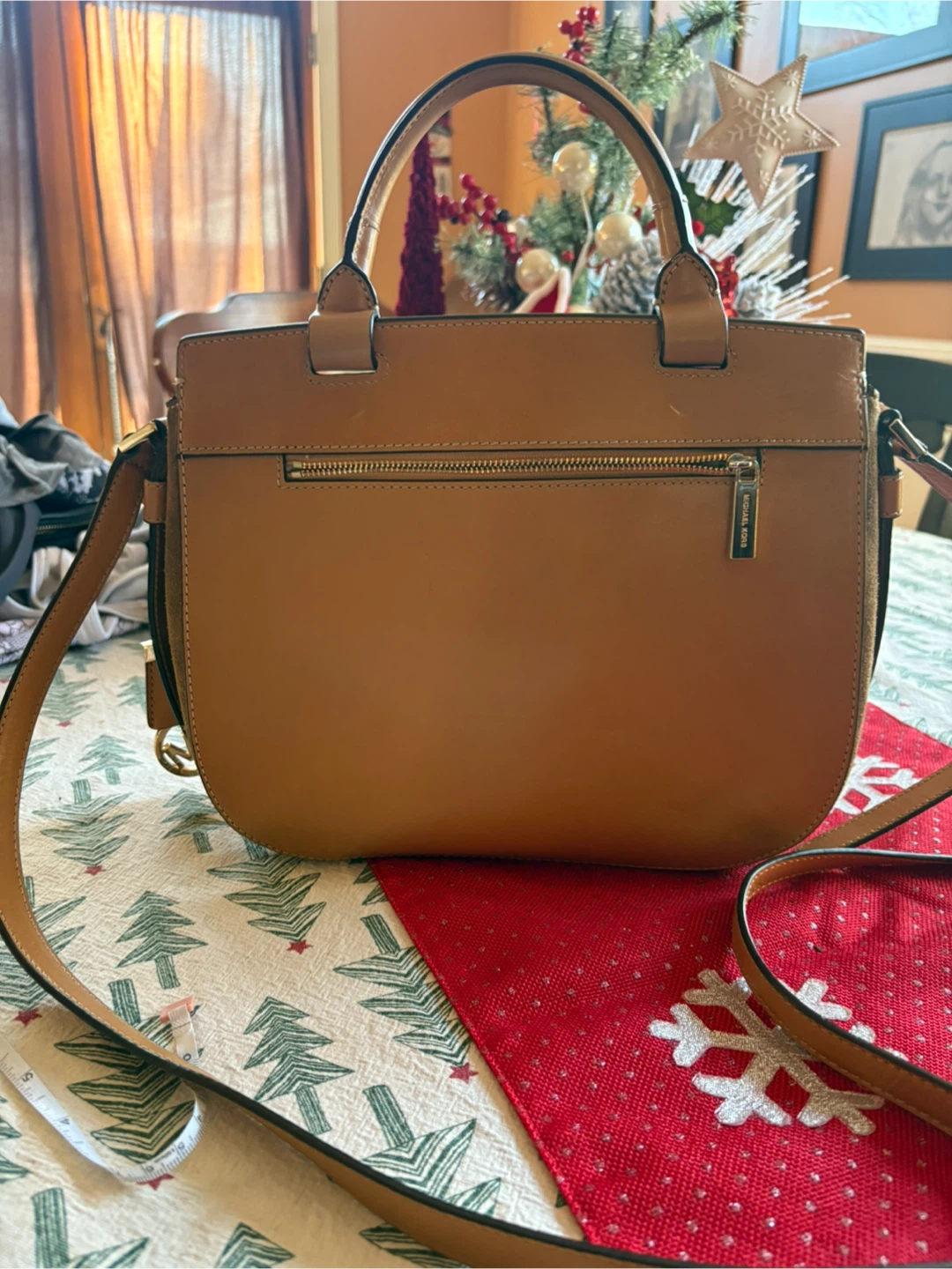 MICHAEL KORS Romy Large Suede Crossbody saddle bag - photo 4