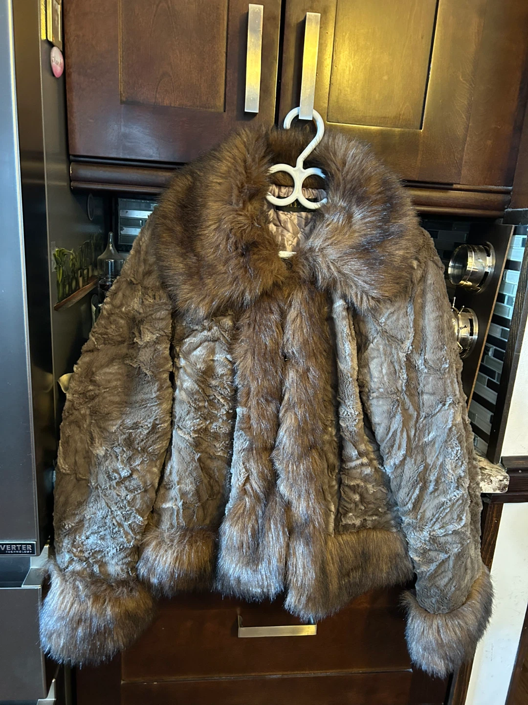 LAYAVI Faux Fur Coat