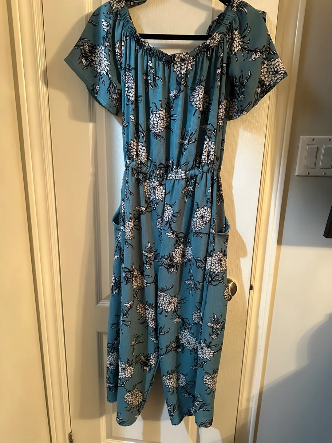 Small- Superfox Off-the-Shoulder Floral Jumpsuit - Size S - photo 3
