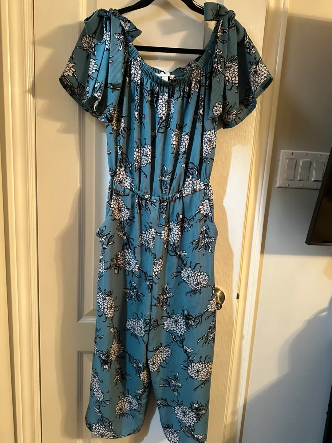Small- Superfox Off-the-Shoulder Floral Jumpsuit - Size S