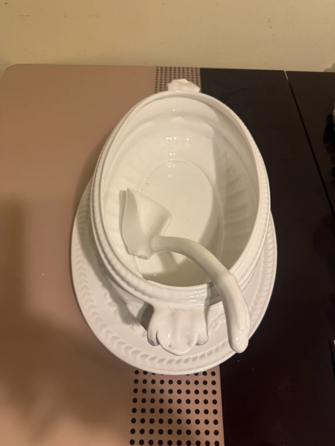 White Ceramic Tureen with Ladle - photo 3